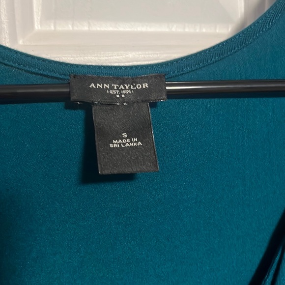 Gorgeous Ann Taylor Shirt/Blouse! Hot! Hot! - Picture 2 of 7